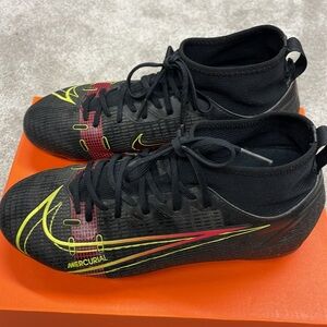 NIKE MERCURIAL SUPERFLY 8 ACADEMY FG/MG BOOTS CLEATS - size 4 Youth